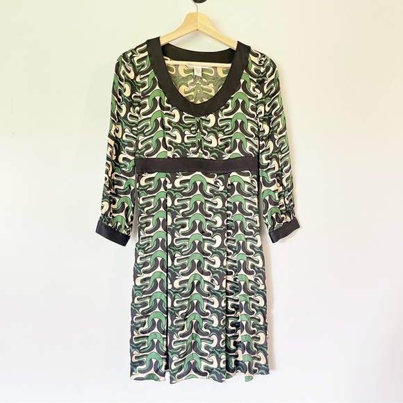 Diane Von Furstenberg Dresses & Skirts - VTG Diane Von Furstenberg Dress Size 6 Steffi Chain Link Silk Empire Green Black
